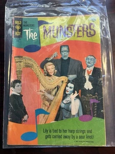 MUNSTERS T.V. CUBIERTAS DE FOTOS LLAVE DE ORO #12 CÓMIC DE LA EDAD DE PLATA HERMAN VS I.R.S - Imagen 1 de 4