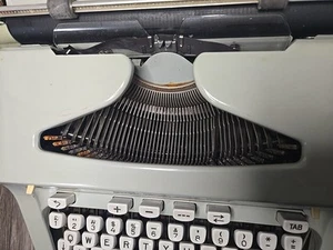 Hermes 3000 Portable Typewriter with Case & Manual With Brushes - Picture 1 of 9