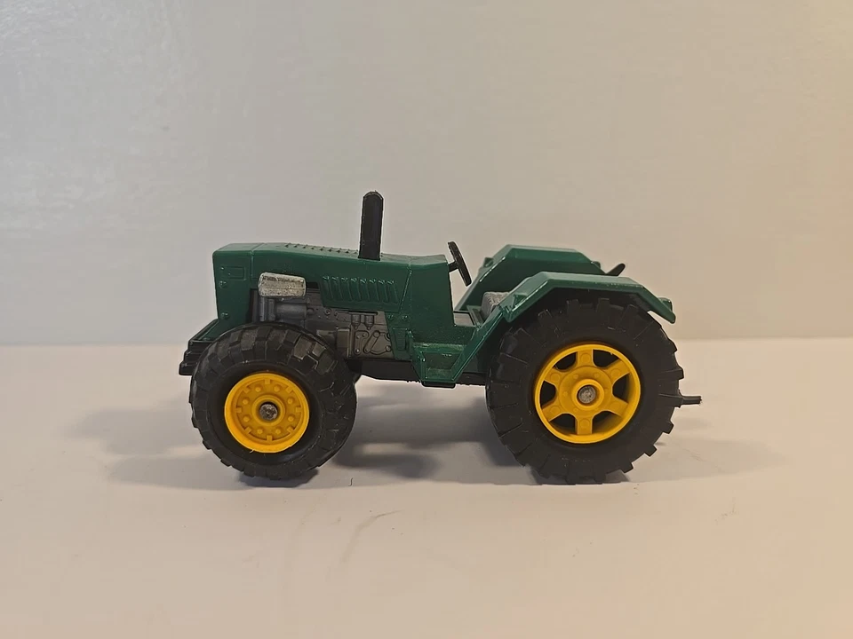 Majorette 压铸绿色和黄色农场拖拉机法国制造 1/65 — 第 1/4 张图片