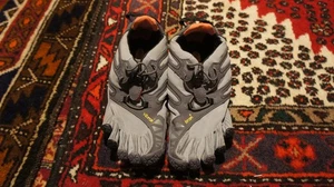 Vibram Fivefingers 17W6906 donna taglia 6,5-7 ottime condizioni - Foto 1 di 8