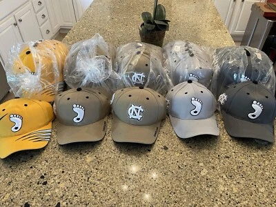 LOTE DE 50 A GRANEL - UNC North Carolina Tarheels Gorra Sombrero ¡NUEVO! Precio de venta sugerido por el fabricante $29.99 ¡REVENDEDORES! Foto 1 de 4