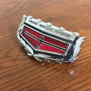 NOS D3MY-8A223-A 1973 MERCURY MARQUIS HEADER PANEL GRILLE EMBLEM - Foto 1 di 5