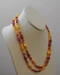 Collar de cuentas vintage iridiscente rojo amarillo sin broche circunferencia aproximadamente 42" W43 - Imagen 1 de 12