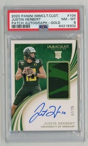 Justin Herbert RC #104 2020 Immaculate Collegiate 2 colores RPA dorado #12/25 PSA 8 - Imagen 1 de 2