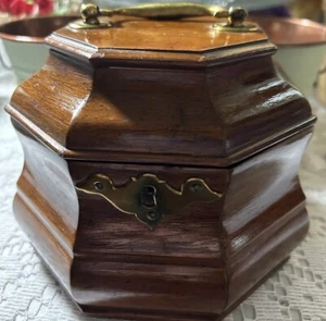 COLONIAL WILLIAMSBURG MAHOGANY TEA CADDY BOX Virginia USA ca1950s USED - Picture 1 of 15