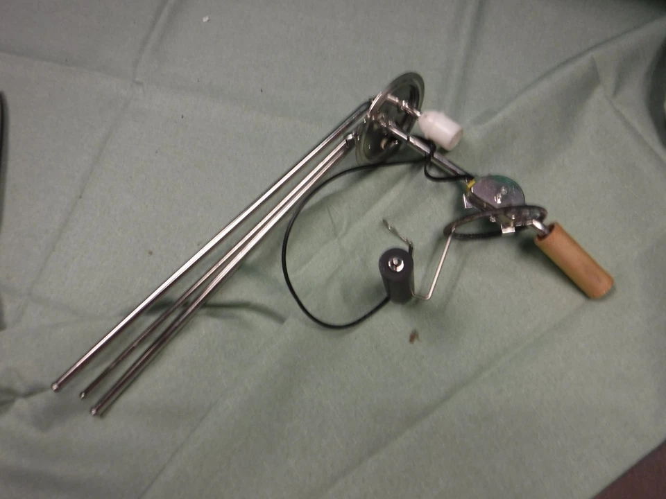 Cadillac 1973 1976 unidad de envío de combustible Eldorado Deville Foto 1 de 3