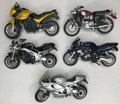 Lote de 5 motocicletas de juguete 1:18 Triumph Speed Triple Bonneville Daytona y RS 955I Foto 1 de 4