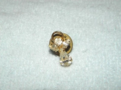 Ángulo dorado con halo 4 piedras blancas cara ala redonda cuerpo marquesa forma de pera Foto 1 de 3