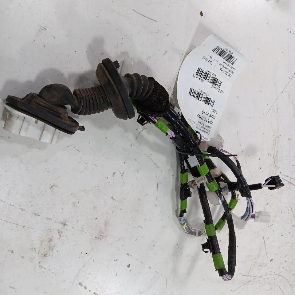 Arnés de puerta trasero pasajero derecho Toyota Prius C 2017 2016 2015  Foto 1 de 4