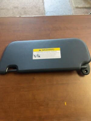 Parasol derecho negro Kia Soul 2014-19 OEM 85220B2240 Foto 1 de 3