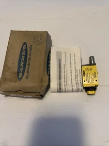 Banner Engineering brand sensor model number SM2A312LVAGQD NOS - Picture 1 of 4