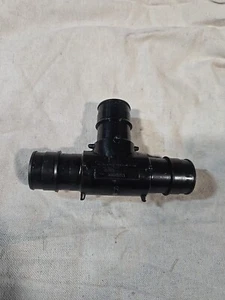 Uponor ProPEX Tee, 1.5" PEX x 1.5" PEX x 1.5" PEX - Picture 1 of 3