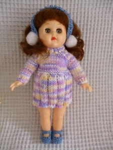 Handgestricktes Set für eine 7,5/8" Puppe dh Rosenknospe/Ginny (auf einem Ginny gezeigt) - Bild 1 von 1