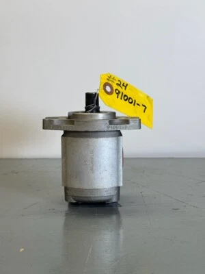 91001-7 Hydraulic Pump - Image 1 of 3