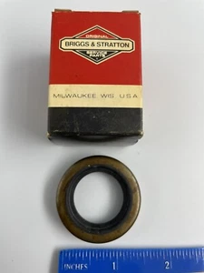 NOS Briggs & Stratton OEM 391485 Oil Seal - Picture 1 of 2