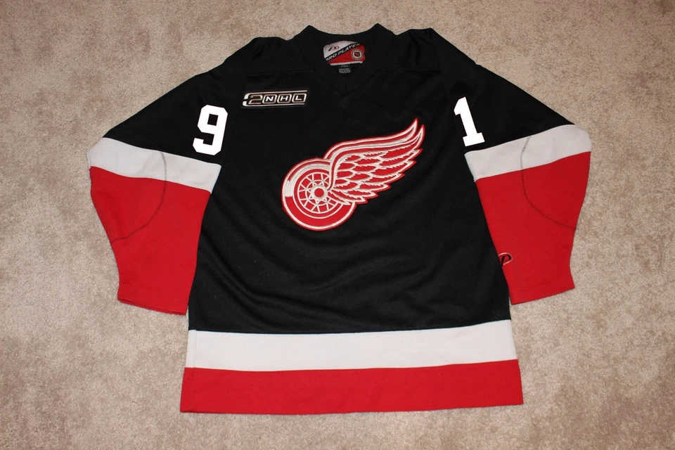 2000 2NHL DETROIT RED WINGS PRO PLAYER Sergei Fedorov JERSEY Medium RARE Fashion - Image 1 of 3