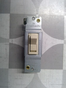 Interruptor de palanca YQTS115 15A 120-277VAC, marfil **Envío gratuito** - Imagen 1 de 4