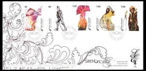 NEW ZEALAND 2004 WEARABLE ART L/E SIGNED SOUVENIR COVER (VF) - Picture 1 of 1