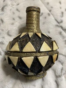 antike Ton bedeckte Flasche mit Knochen - Bild 1 von 10