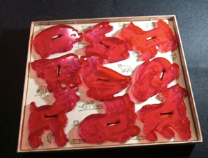 Vintage Originalkarton HRM rot Kunststoff Weihnachten Ausstechformen 9 Tiere - Bild 1 von 3