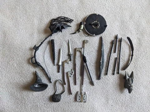 Lord of the Rings Lot of Accessories Weapons Helmet Capes Sword Horn Bow Arrows+ Cover