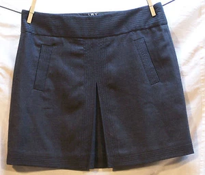 Falda corta gris J.Crew con pliegue frontal invertido talla 0 - Imagen 1 de 5