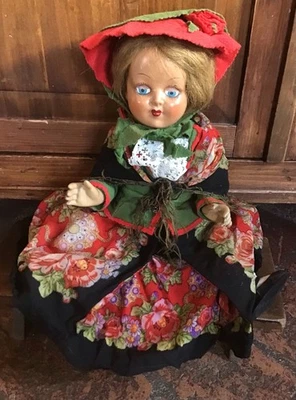 Bambola in compo, senza marca. Anni 50. Occhi ridipinti, capelli biondi.  - Immagine 1 di 4