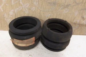 2 NOS GENUINE LANCIA REAR STRUT SUSPENSION RUBBERS BETA BERLINA # 82286521 - Picture 1 of 4