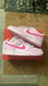 Talla 4y - Nike Dunk Low Triple Rosa *ENVÍO RÁPIDO* - Imagen 1 de 3