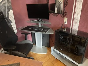 Gaming PC komplett set incl. Stuhl, Tisch und Minisideboard - Bild 1 von 8