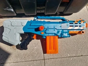 Nerf N-Strike Elite Zombie Strike Longshot Blaster - Bild 1 von 2
