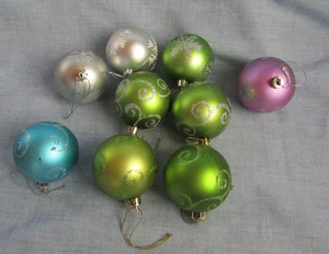 VINTAGE THE CHISTMAS SHOP MULTI COLOR ORAMENTS LOT OF 9 PCS - Picture 1 of 4