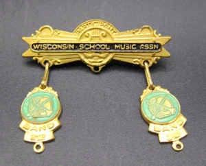 Prendedor vintage de música escolar de Wisconsin con 2 dijes de banda colgante - Imagen 1 de 6