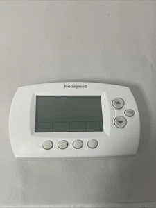 Honeywell RTH6580WF1001 Wi-Fi 7-Day Programmable Smart Thermostat - Picture 1 of 8