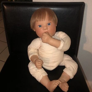 Lee Middleton Dolls Realistic Baby Doll Thumb Sucker Vintage Vinyl - Picture 1 of 13
