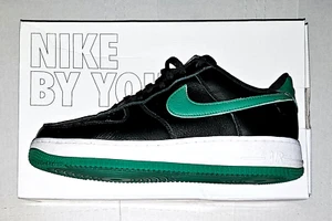 BRANDNEU IM KARTON AF1 NIKE BY YOU SCHWARZ MIT GRÜNEM SWOOSH PHILADELPHIA EAGLES GRÖSSE 9,5 - Bild 1 von 5