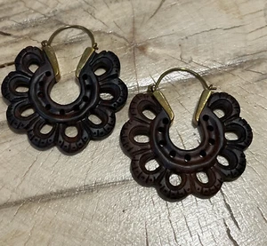 PAIR 18g ORNATE TRIBAL BRASS ROUND CARVED SONO WOOD EARRINGS GAUGES PLUGS HOOPS - Picture 1 of 2