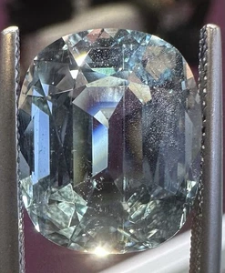 An Exquisite 12.35ct Brazil Aquamarine - Picture 1 of 7