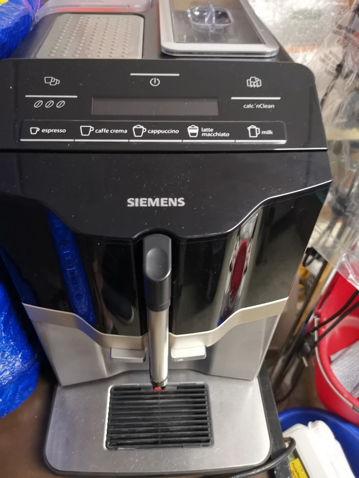 Siemens EQ.300 TI355F09DE 1300W 15-Bar Kaffeevollautomat - Silber - siehe Fotos: - Bild 1 von 1