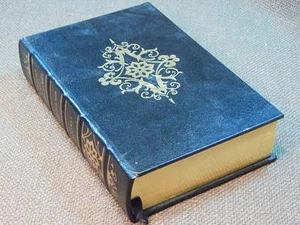 Pistols and Revolvers Vol. 1/ Walter H.B. Smith/  leather-bound - Picture 1 of 1