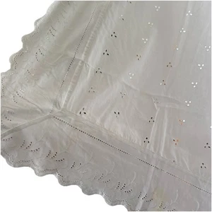 Shabby Chic Tablecloth 102 X 59 White Eyelet Cotton Read Description Please - Picture 1 of 9