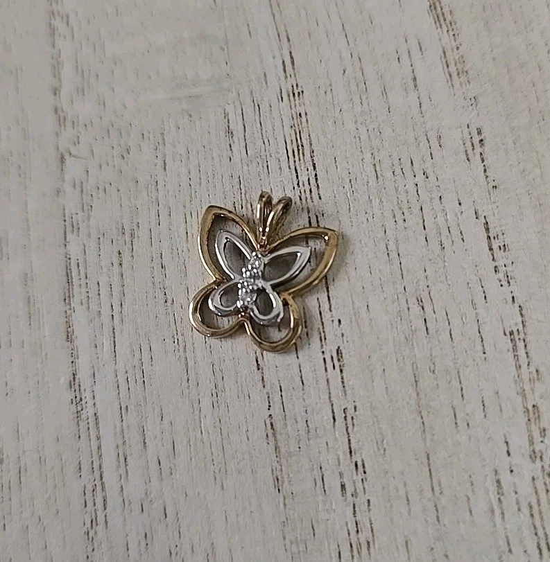 Collar 4 collares Alwand Vahan de oro amarillo y blanco de 10 k con colgante de mariposa de diamantes Foto 1 de 4