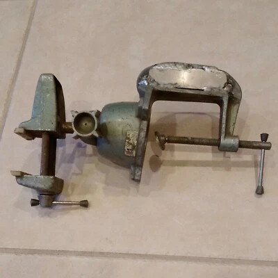 Tornillo multiángulo PanaVise modelo 305 y abrazadera en base Foto 1 de 3