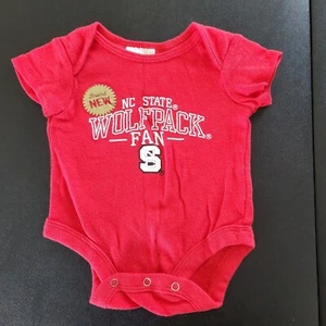 Rivalry Threads 91 NC State Wolfpack Fan rot einteilig 0-3 Monate - Bild 1 von 6