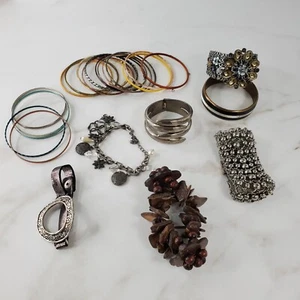 Jewelry Lot Assorted Costume Jewelery - 24 pieces - Picture 1 of 8