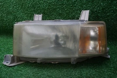 2004 2005 2006 SCION XB RIGHT HEAD LIGHT OEM 8113052440 - Image 1 of 4