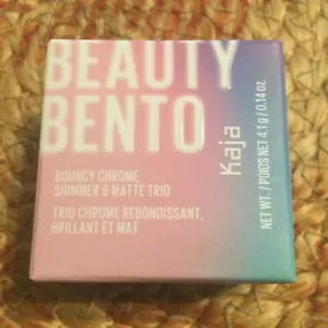 Beauty Bento,Bouncy Chrome,Shimmer & Matte Eyeshadow Trio-16 Peach Madeline-Read - Picture 1 of 2