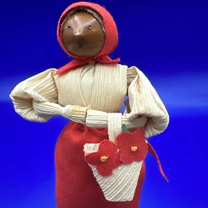 De Colección Hecho a Mano AA Negro Mujer Niña Cesta de Flores Delantal Maíz Cáscara Muñeca Arte Popular - Imagen 1 de 6