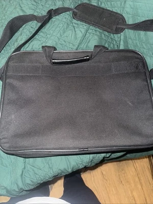 黑色惠普笔记本电脑包带肩带、口袋、分隔板 – 适合 17 英寸笔记本电脑 — 第 1/4 张图片