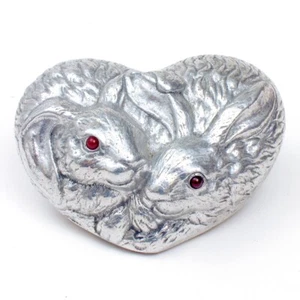 Arthur Court Heart Shaped Bunnies Paperweight Carnelian Eyes Aluminum 1993 - Picture 1 of 4